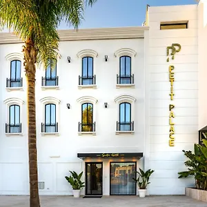  Hotel Petit Palace